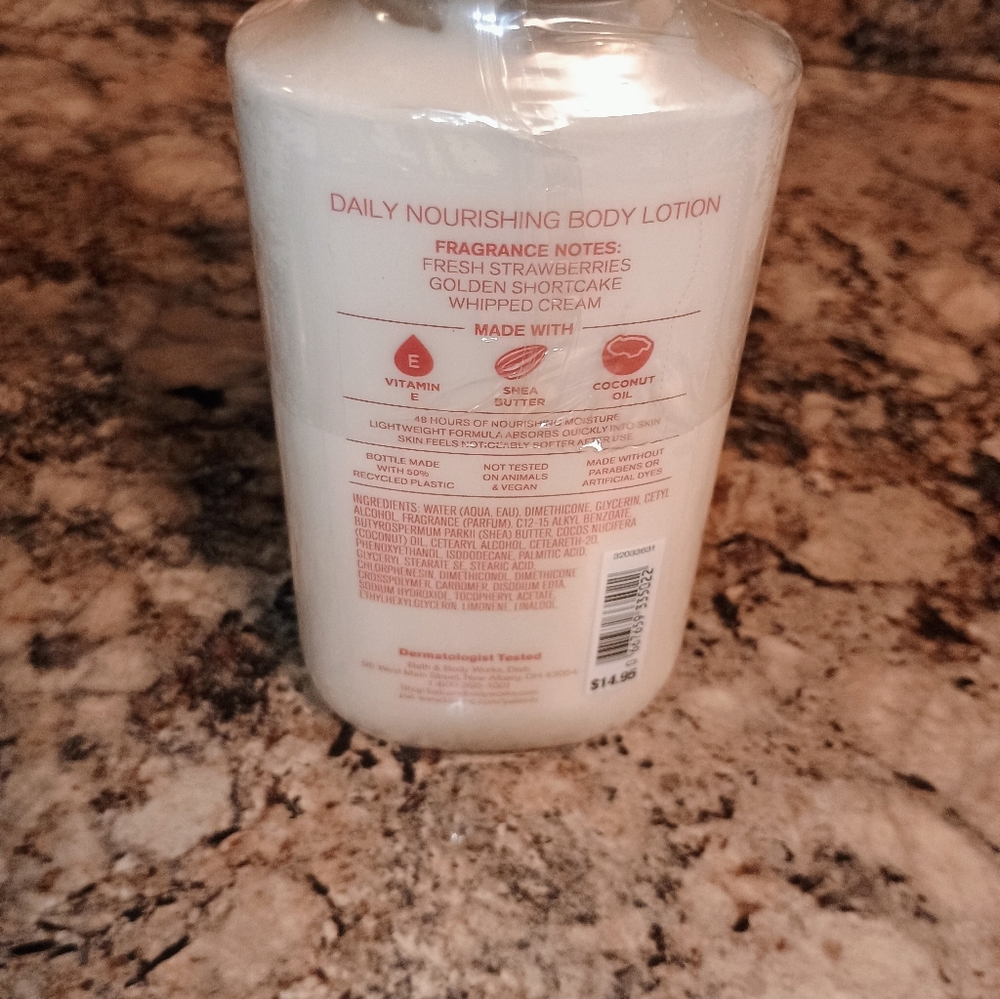 Bath & Body Works Nourishing Body Lotion Strawberry Pound Cake - Picture 3 of 4